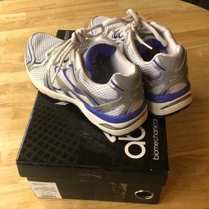 Like new- Abeo- “Smart” 3660 sneaker bought at The Walking Store, size 6.5m